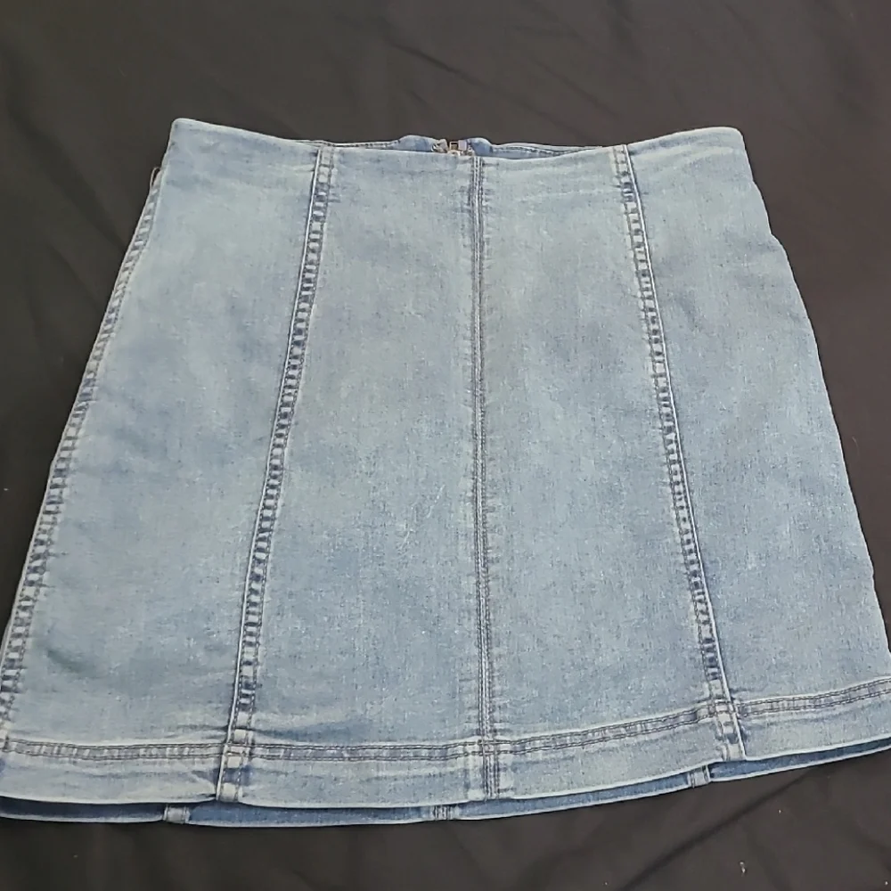 Free People Denim Mini Skirt Womens Size 10 Blue Light Wash Zipper & Clasp